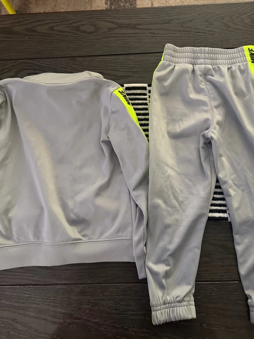 Nike boys 2 piece track suit size 3t vgc